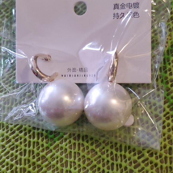 Earring - Picture 2 of 2